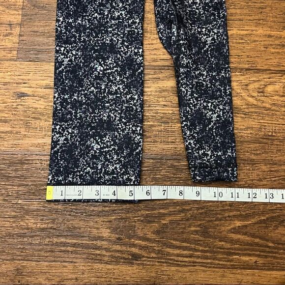 Lululemon leggings size 4 - Picture 8 of 10